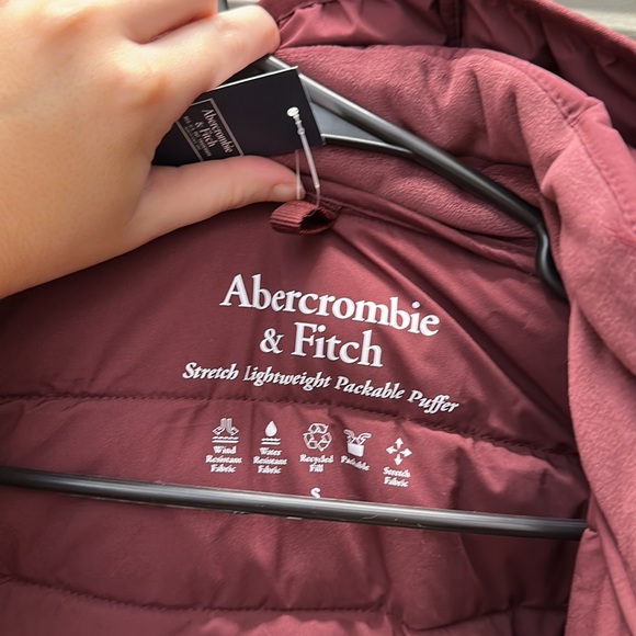 Abercrombie NWT stretch lightweight puffer size small in maroon - Picture 6 of 10